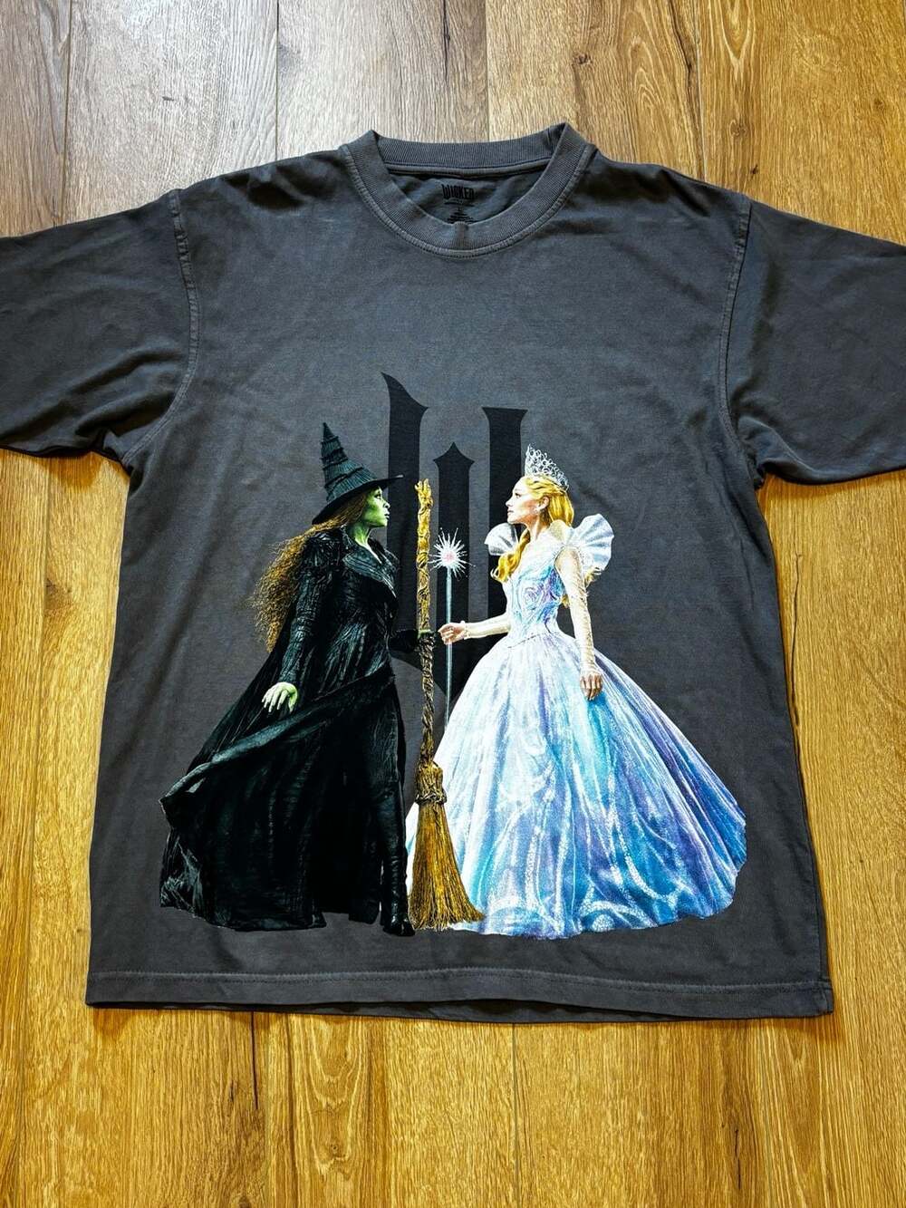 Universal Studios Wicked Elphaba and Glinda T-Shirt Size L Gray
